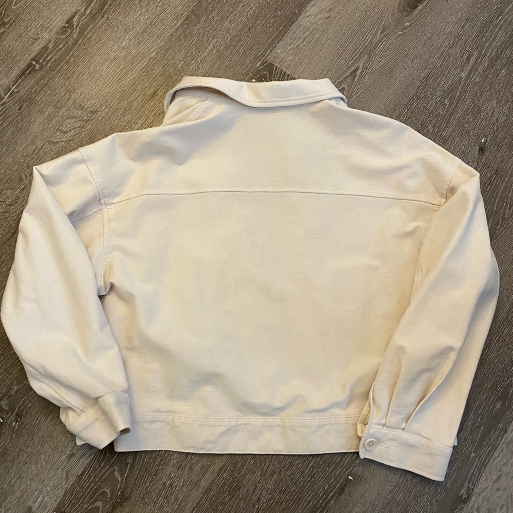 Uniqlo Cropped Jacket 🤍 - Picture 2 of 2